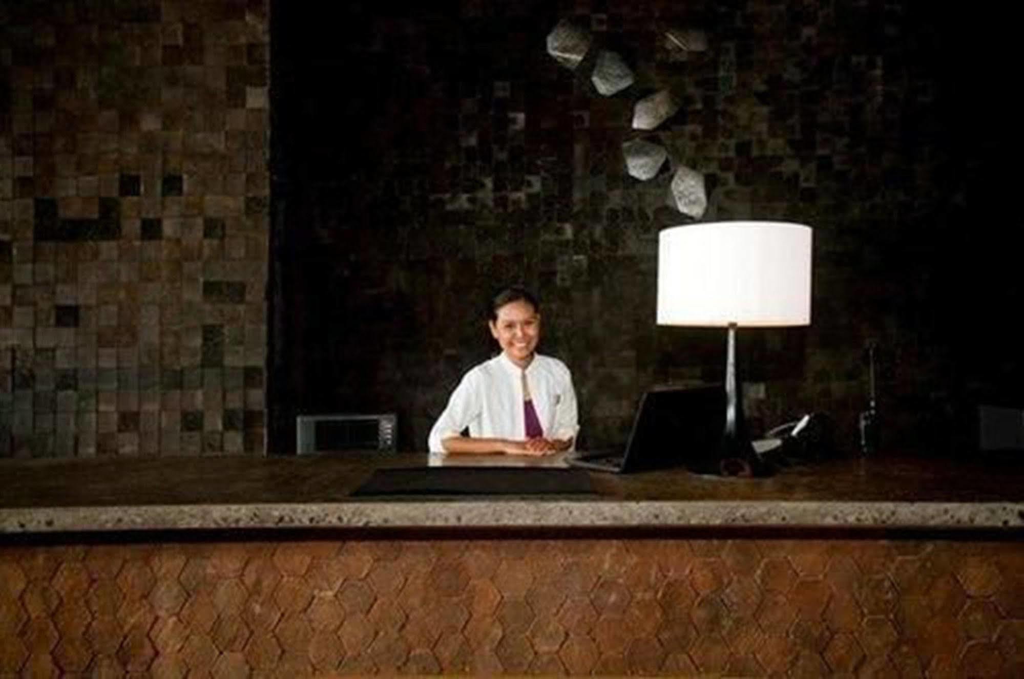 巴厘岛水明漾乌帕萨酒店 塞米亚克 外观 照片